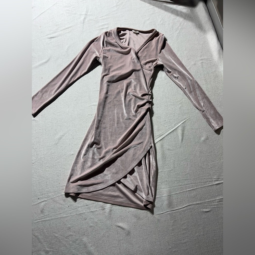 Aritzia Wilfred Free Klum Blush Pink Velvet Faux Wrap Longsleeve Dress large - Picture 4 of 15